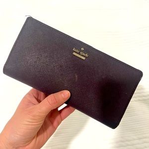 Kate Spade maroon wallet. Needs to be cleaned but it is in good condition!